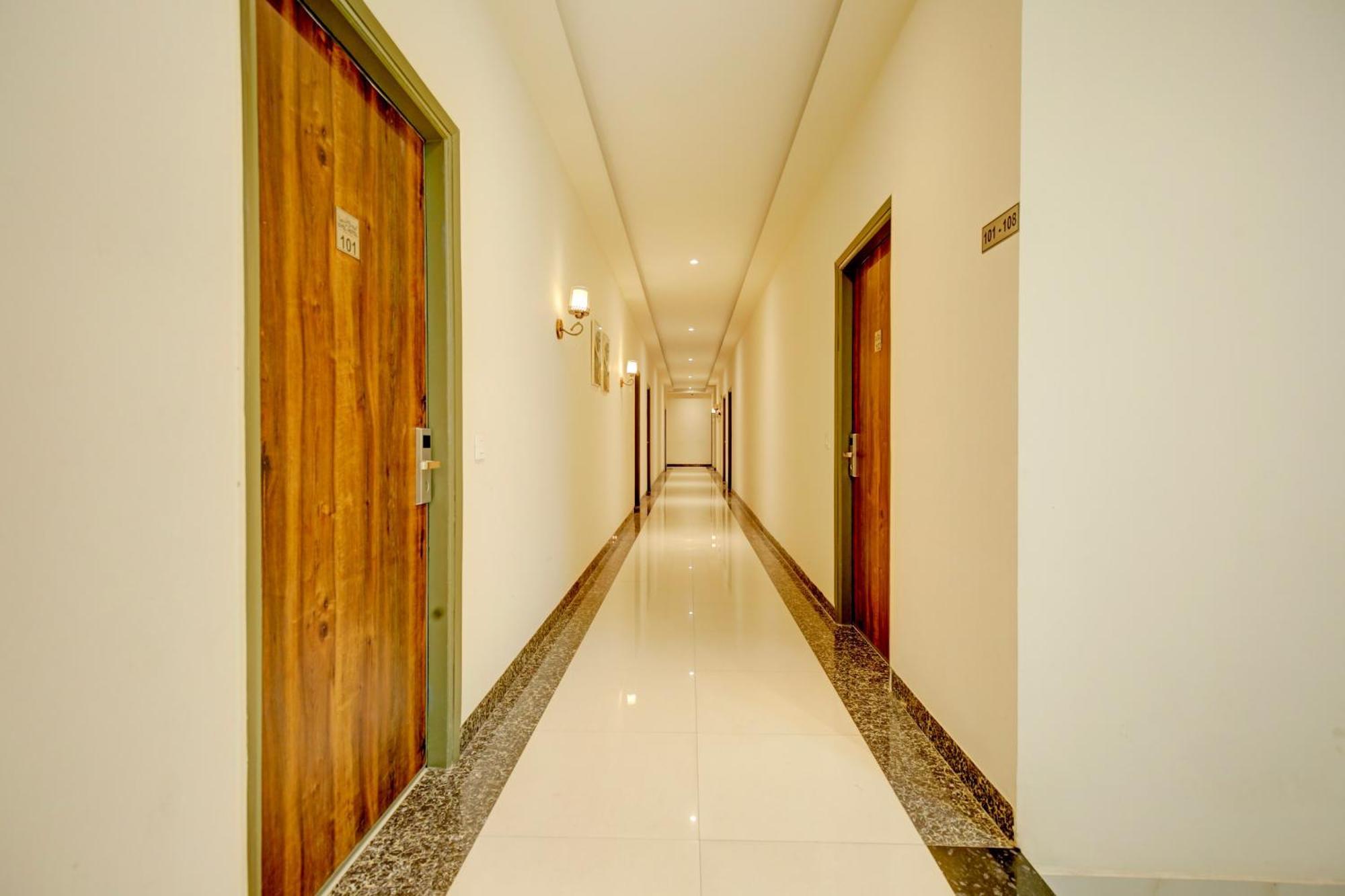 Super Collection O Ovel Hotel Grand Abadpura Exterior photo
