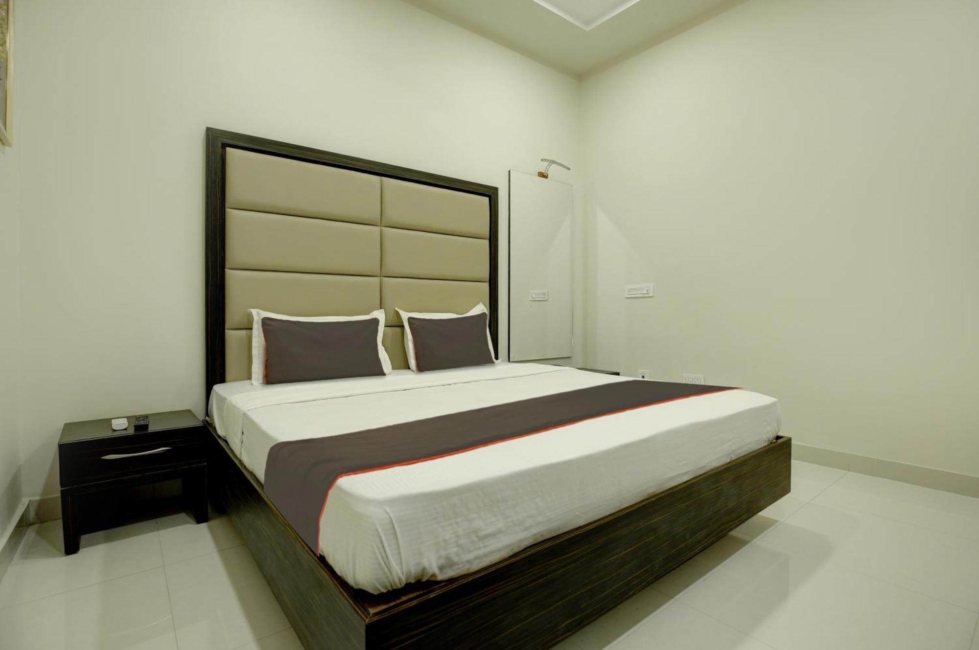 Super Collection O Ovel Hotel Grand Abadpura Exterior photo